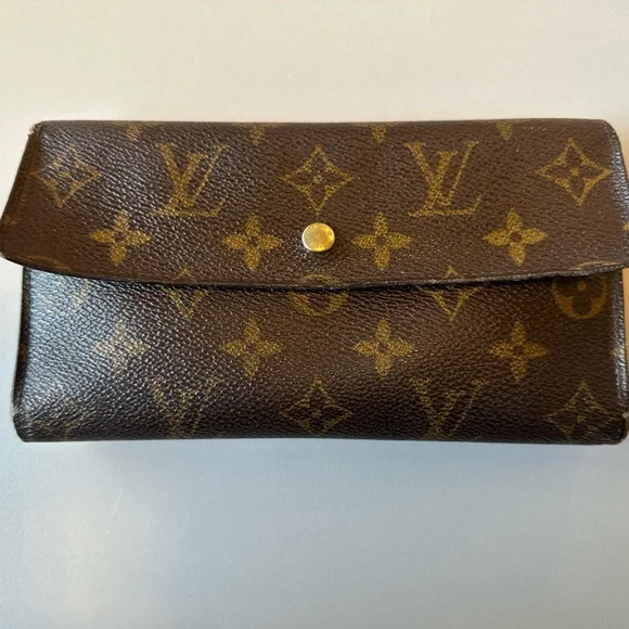 Louis Vuitton Wallet - Picture 1 of 11